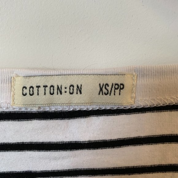 ✨3 for $12✨COTTON ON Elbow Sleeve Scoop Neck - Picture 3 of 3